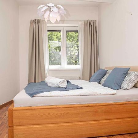 Castle View Apartment With Free Parking Bratislava Exteriör bild