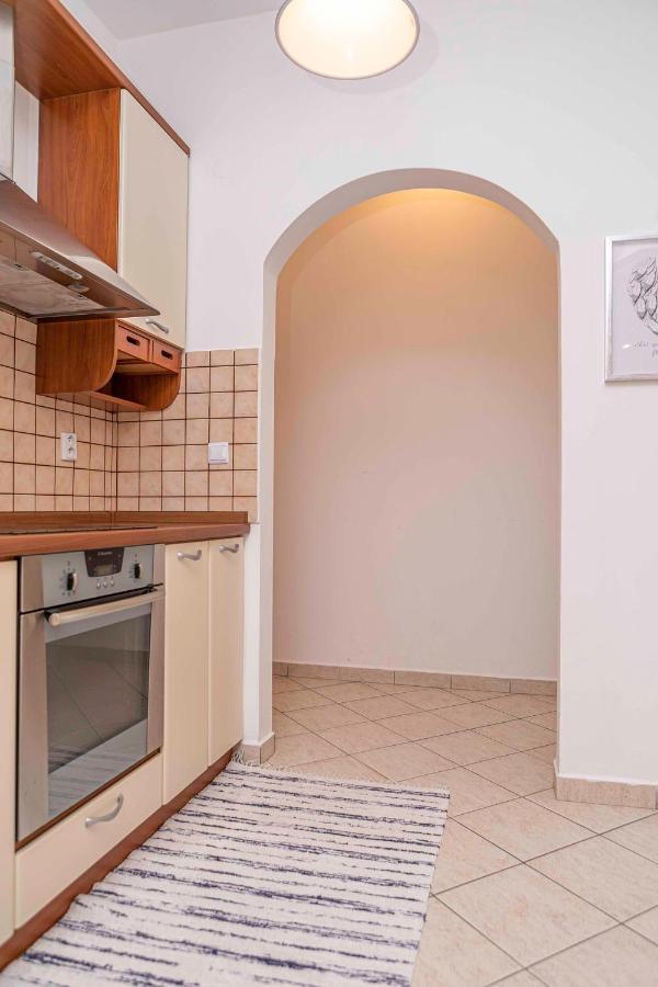 Castle View Apartment With Free Parking Bratislava Exteriör bild
