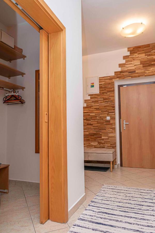 Castle View Apartment With Free Parking Bratislava Exteriör bild