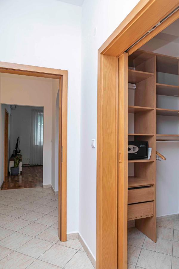 Castle View Apartment With Free Parking Bratislava Exteriör bild
