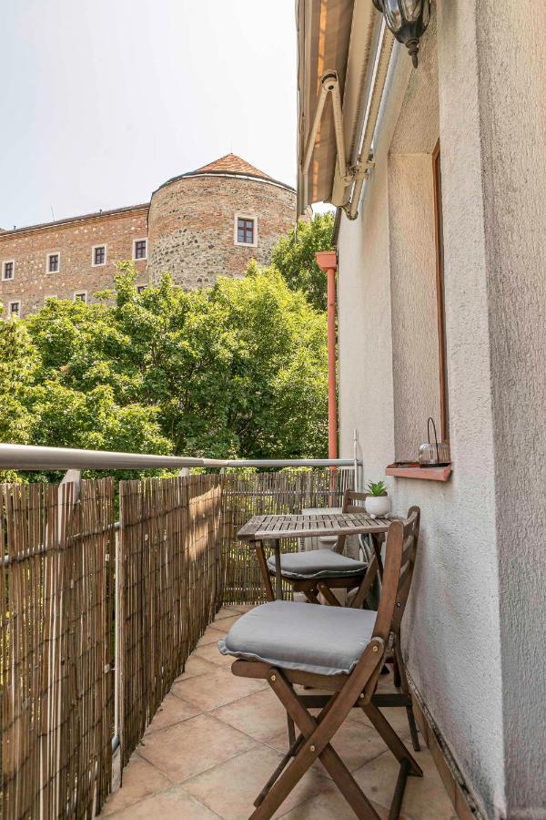 Castle View Apartment With Free Parking Bratislava Exteriör bild