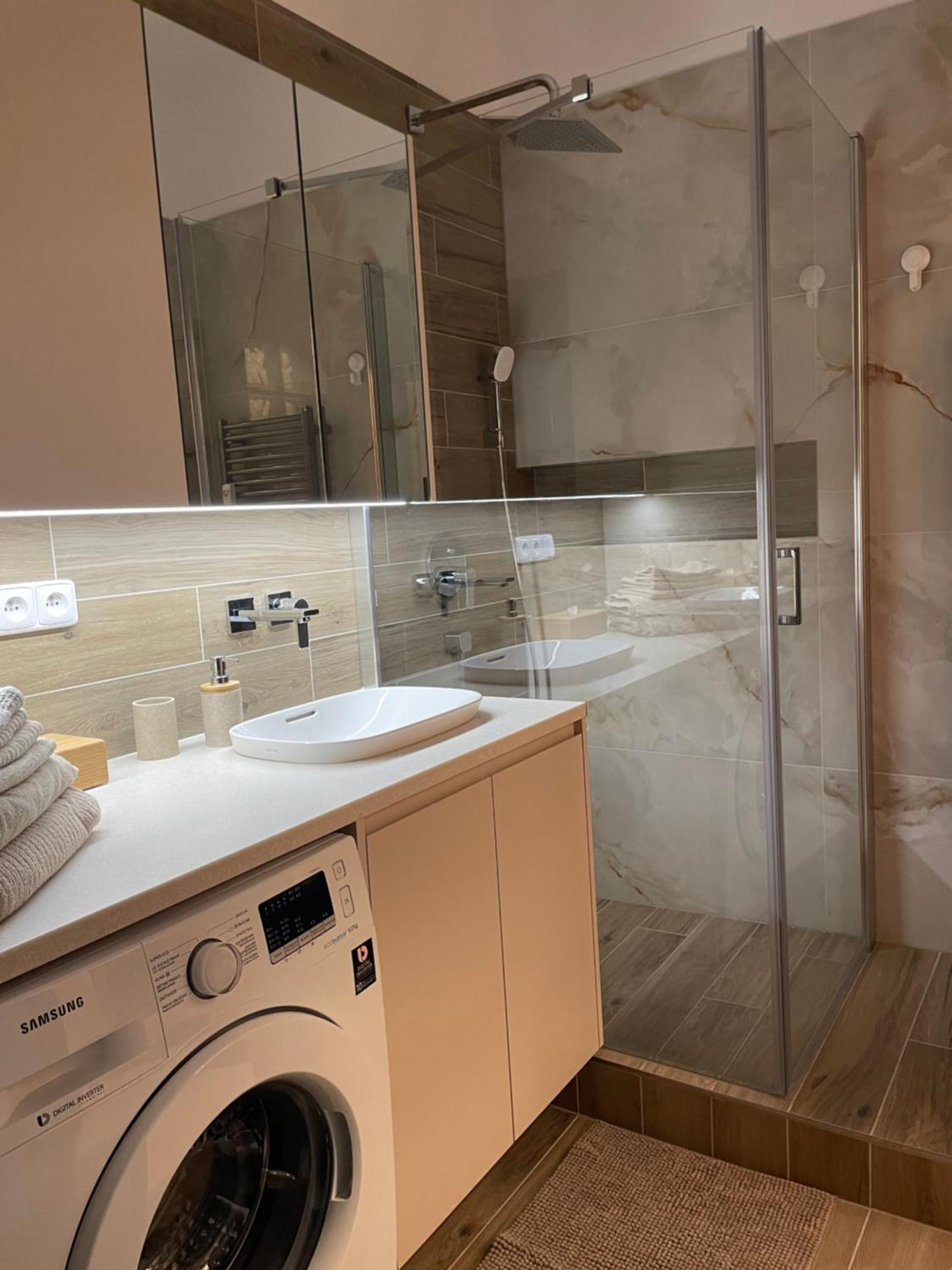 Castle View Apartment With Free Parking Bratislava Exteriör bild